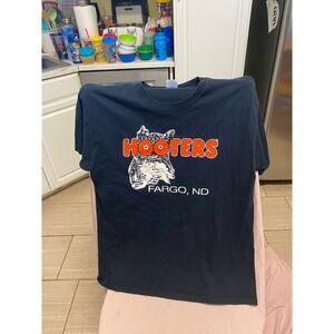 Vintage Hooters Fargo, ND Delightfully Tacky, Yet Unrefined Shirt Size L